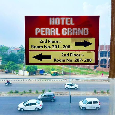 Hotel The Pearl, Zirakpur - A Luxury Family Hotel จัณฑีครห์ ภายนอก รูปภาพ