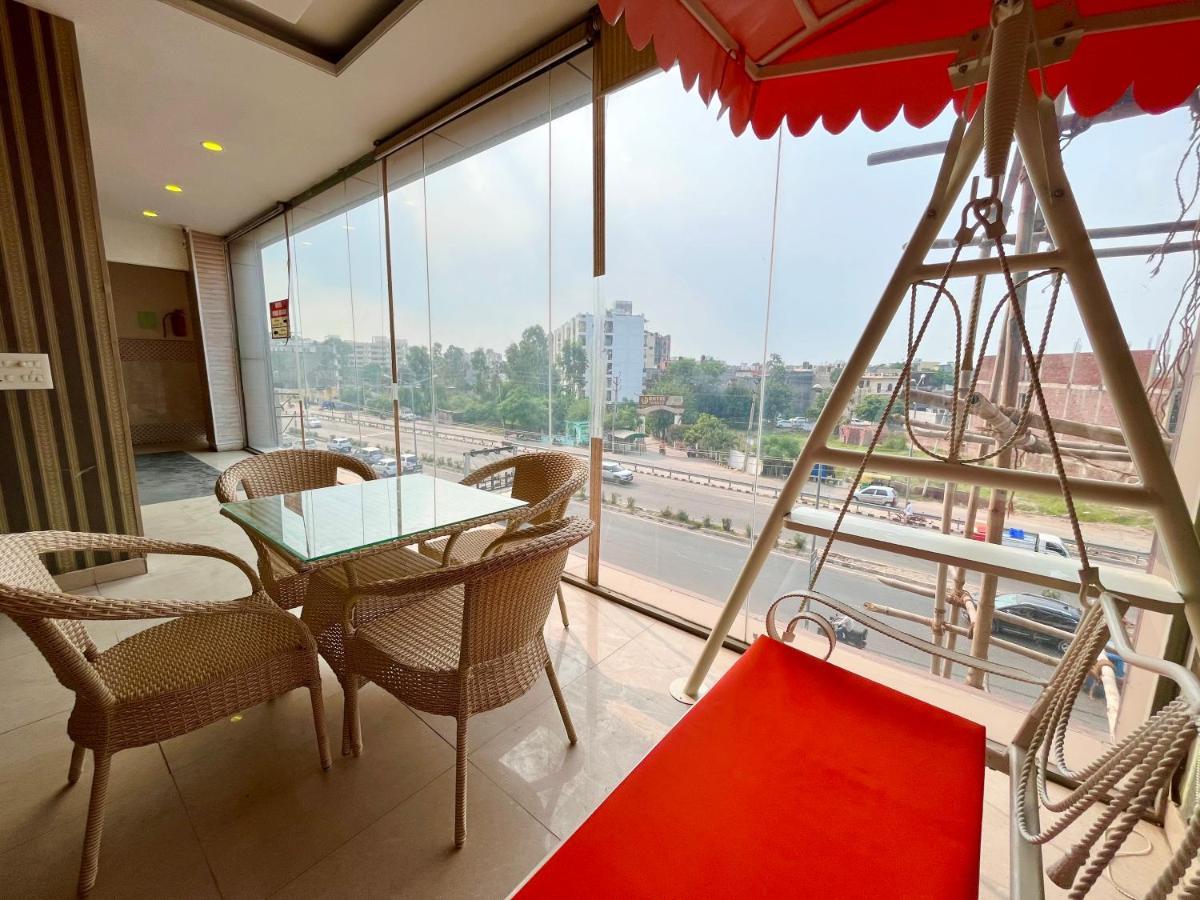 Hotel The Pearl, Zirakpur - A Luxury Family Hotel จัณฑีครห์ ภายนอก รูปภาพ