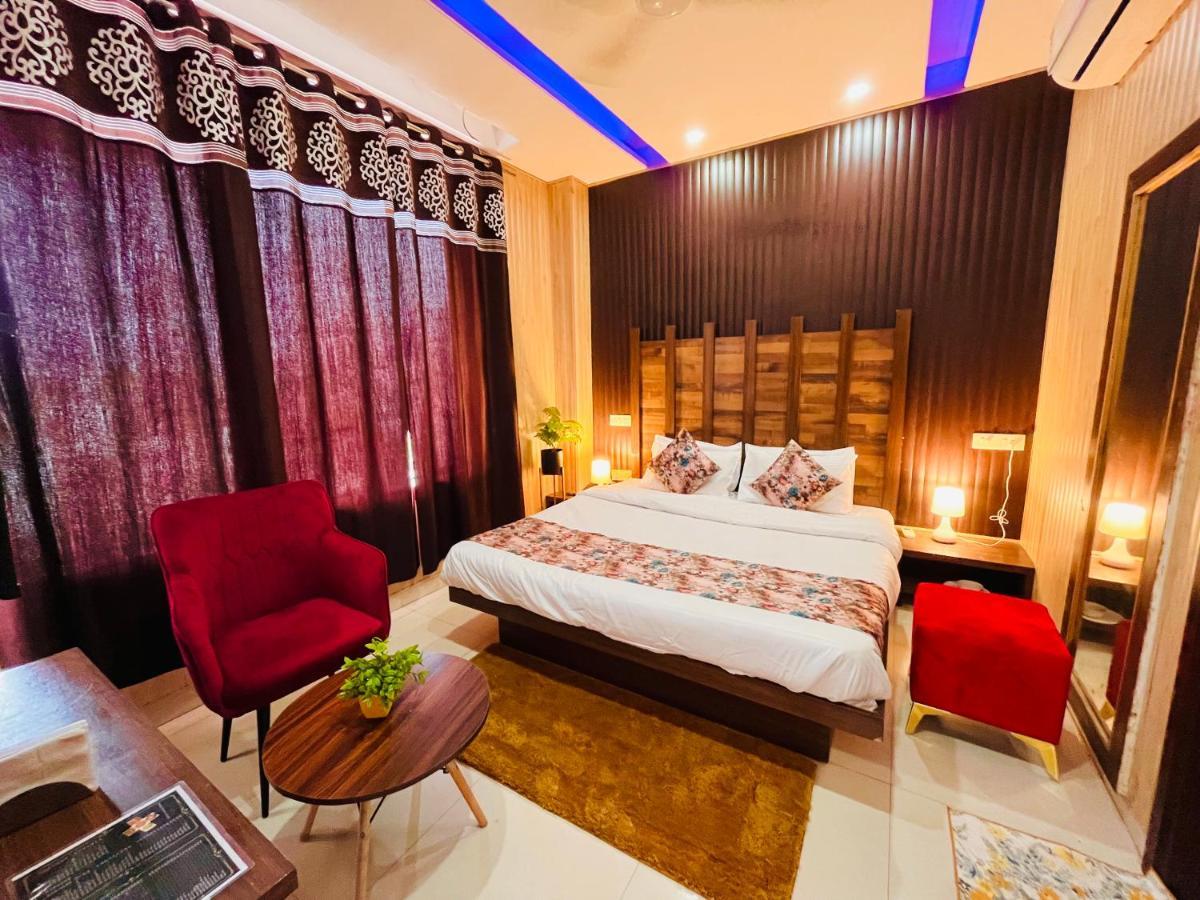 Hotel The Pearl, Zirakpur - A Luxury Family Hotel จัณฑีครห์ ภายนอก รูปภาพ